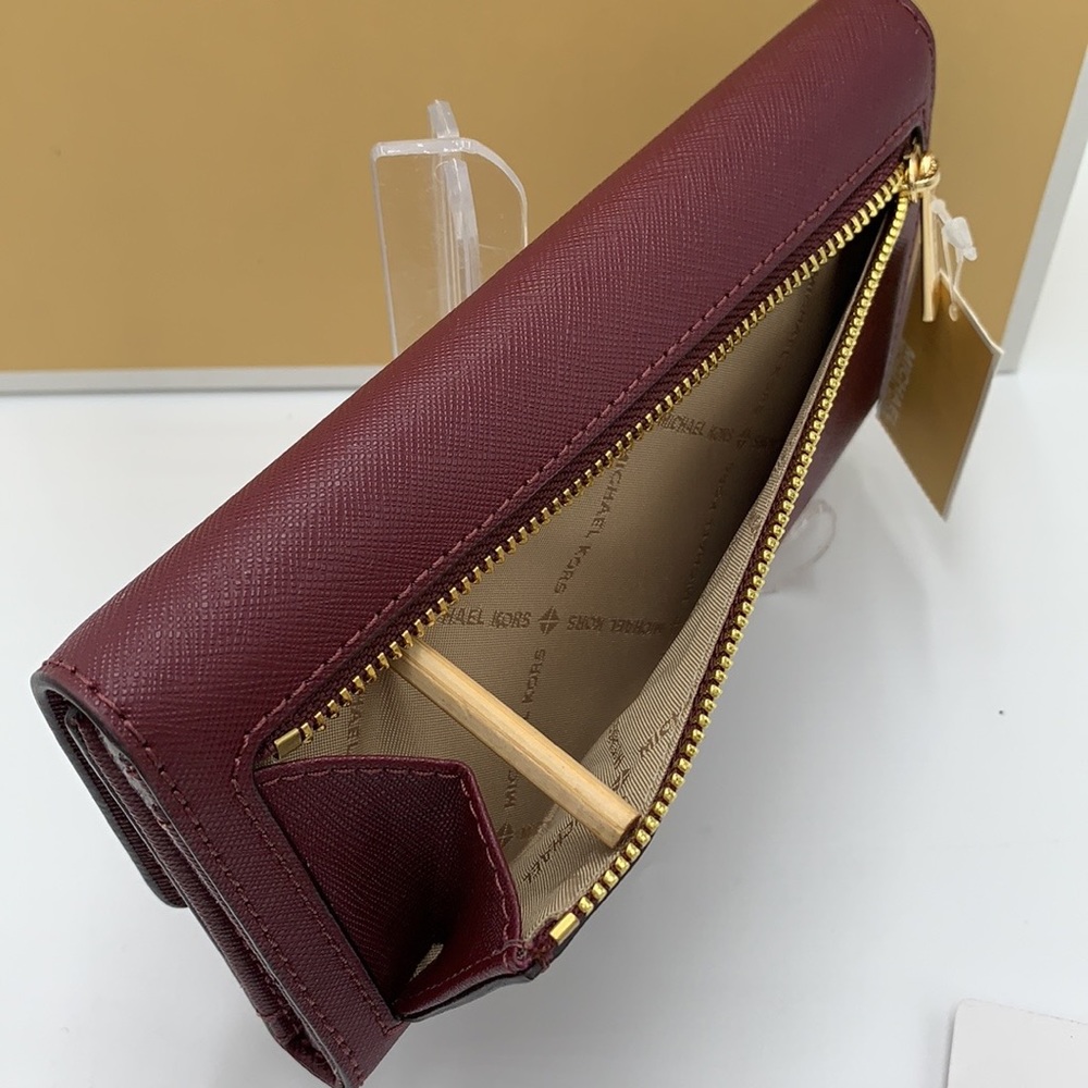MICHAEL KORS JET SET TRAVEL LG TRIFOLD MERLOT - Picture 14 of 16